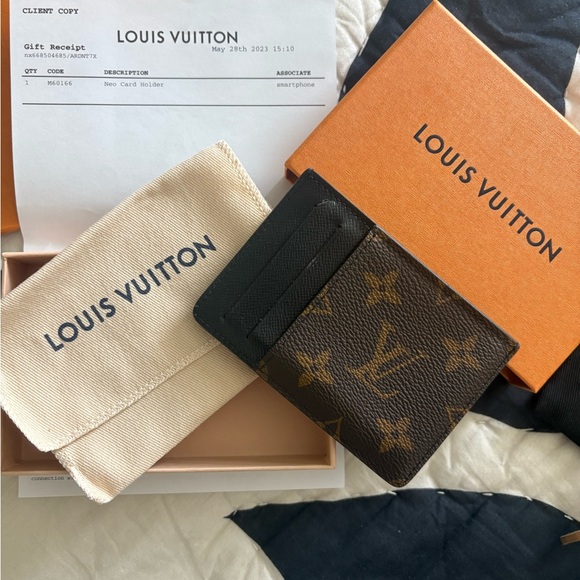 Louis Vuitton card holder - Picture 1 of 3